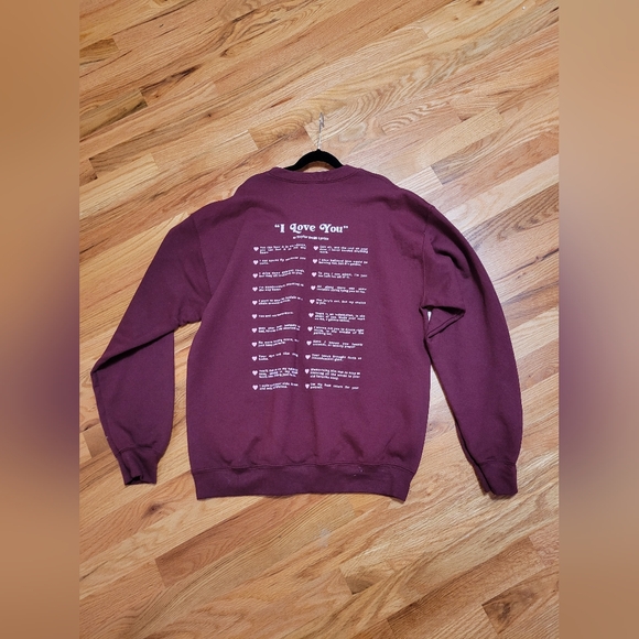 "I love you" in Taylor Swift Lyrics Sweater - Picture 1 of 6